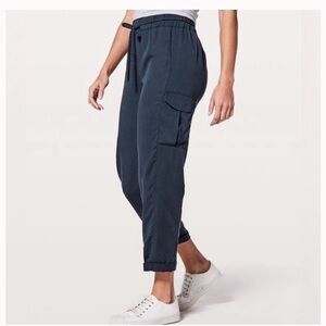 Lululemon Move lightly pant women’s size 6 very good condition light comfy silky
